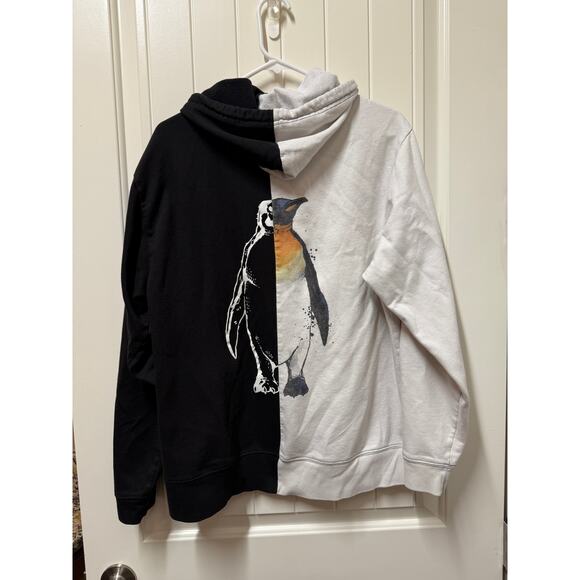 Seaworld two tone black white zip up hoodie Penguin Size Large - Picture 2 of 3